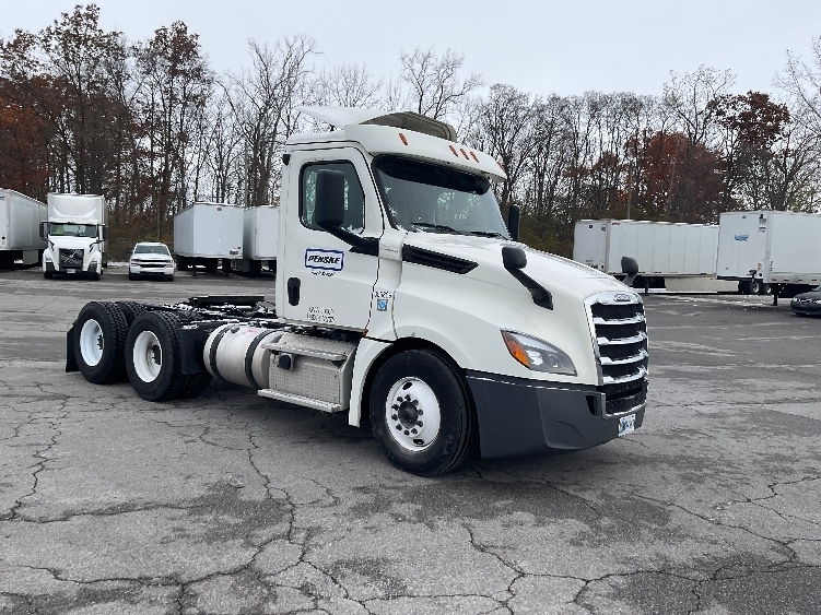 2019 FREIGHTLINER CASCADIA 126 in Elizabethtown, KY