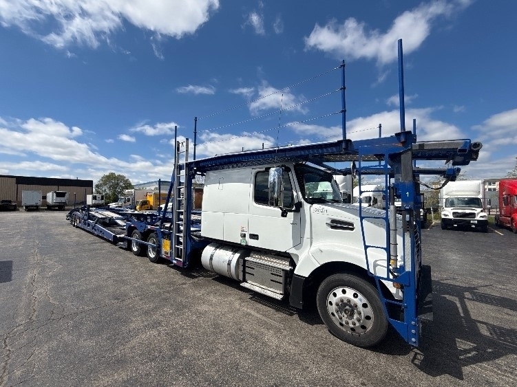 2020 VOLVO VAH64600 in Sturtevant, WI