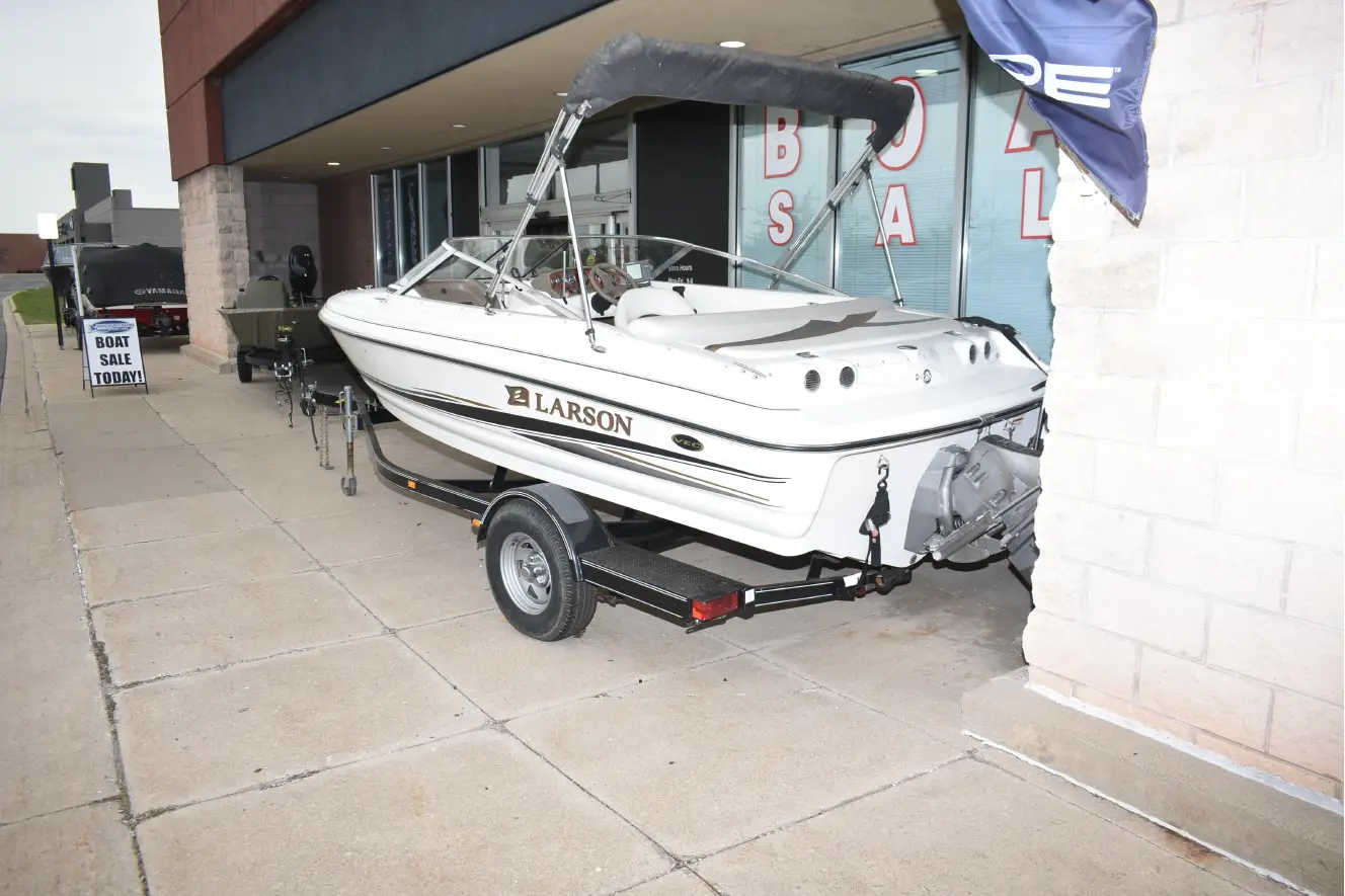 Used 2004 Larson Sei 180 For Sale In Sterling Heights MI 5040436846 used-2004-larson-sei-180-for-sale-in-sterling-heights-mi-5040436846
