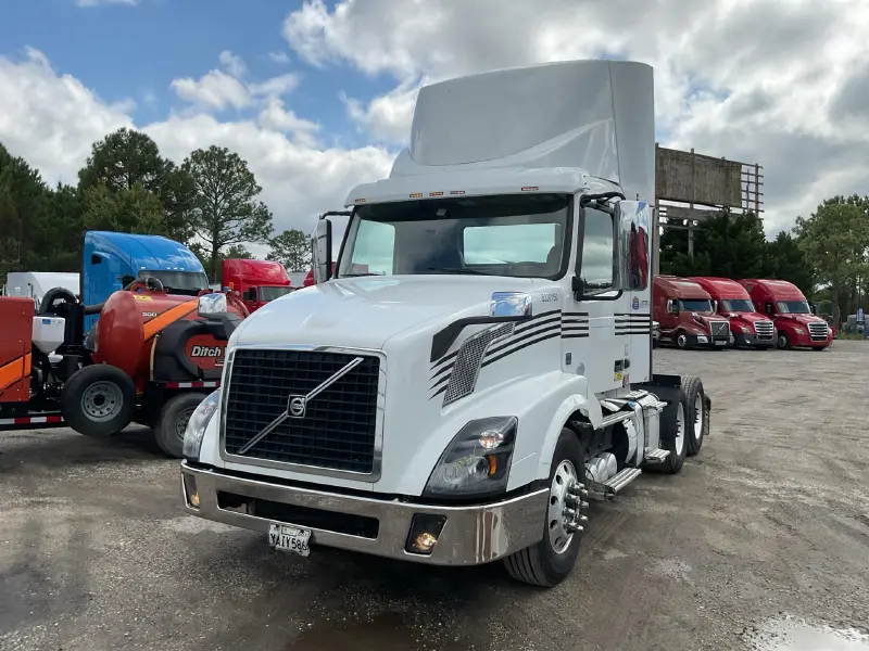 2018 VOLVO VNL300