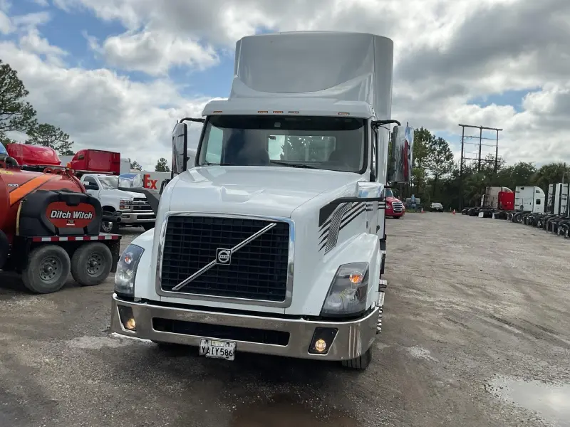 2018 VOLVO VNL300
