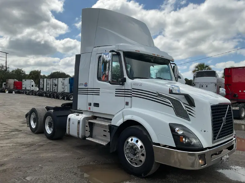 2018 VOLVO VNL300