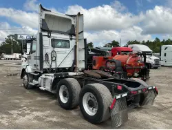 2018 VOLVO VNL300