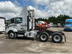 2018 VOLVO VNL300
