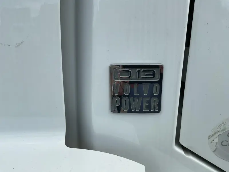 2018 VOLVO VNL300