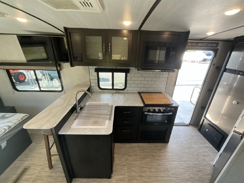 2020 FOREST RIVER SURVEYOR LEGEND 202RBLE