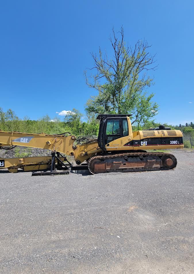 2005 CAT 330CL in Fairmont, WV
