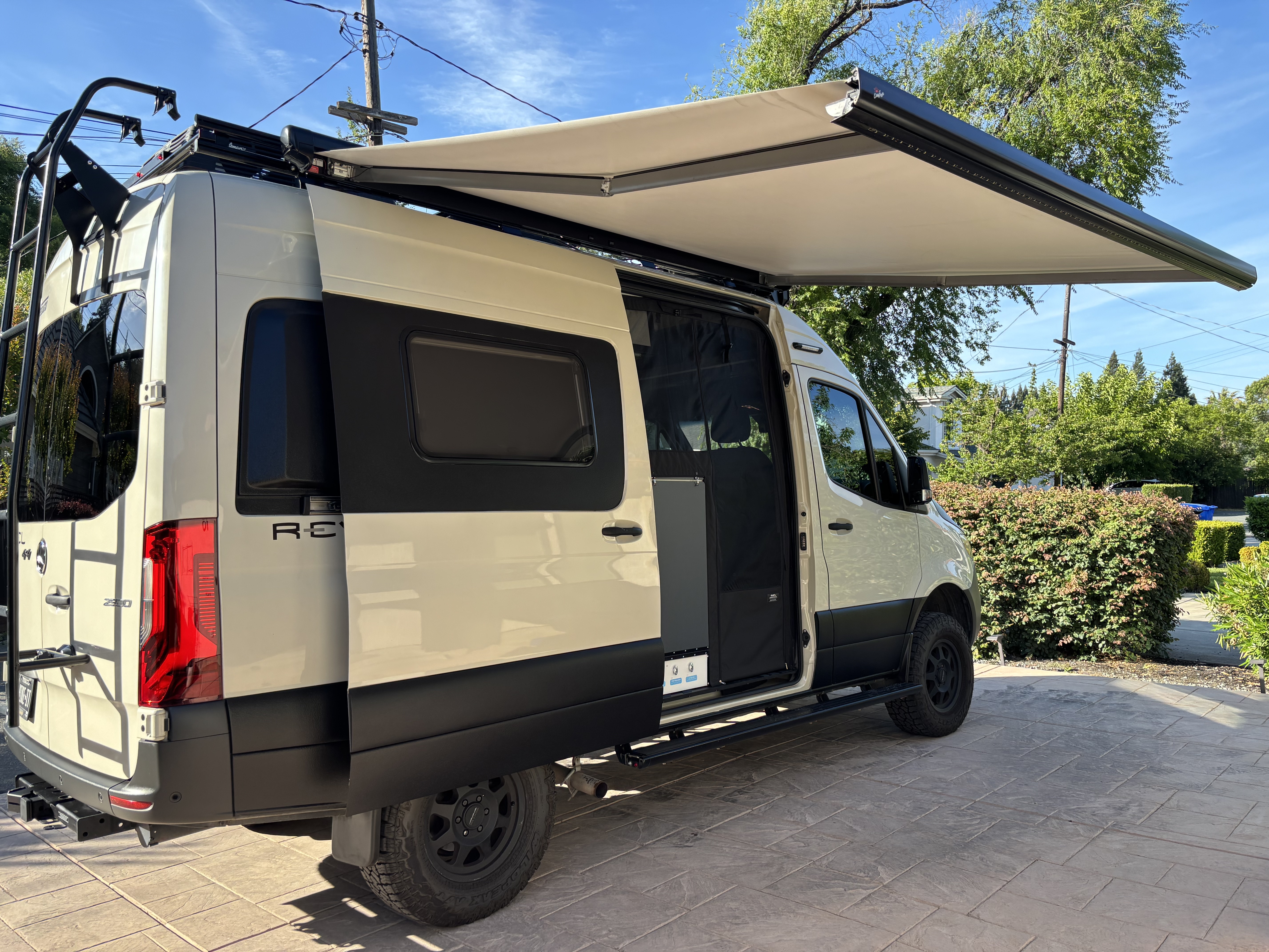 2024 Winnebago REVEL 44E in rancho mirage CA