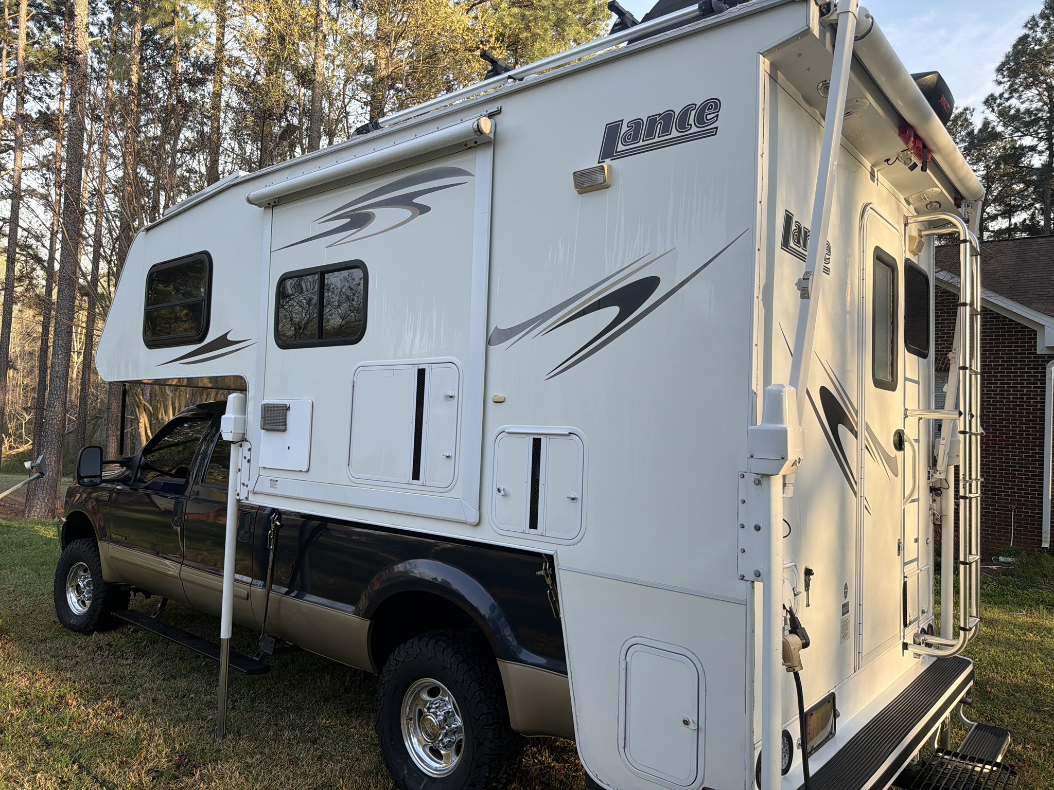 2008 Lance 992 RV