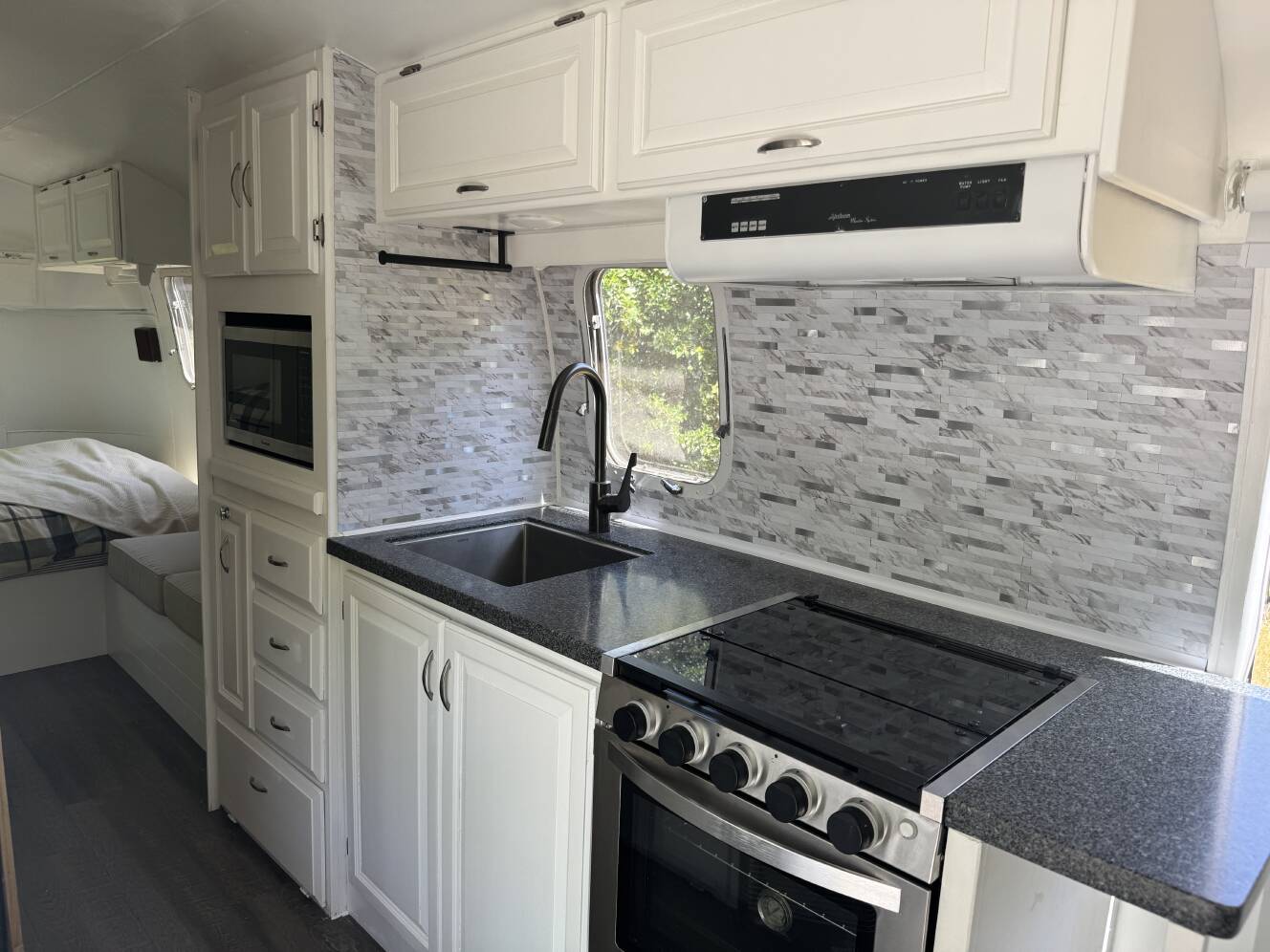 A photo of this 1991 Airstream EXCELLA 29