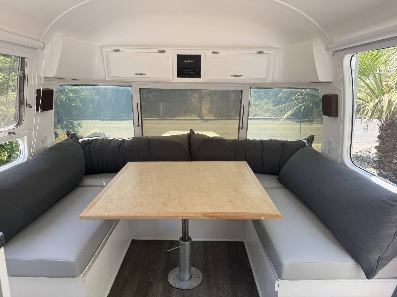 A photo of this 1991 Airstream EXCELLA 29