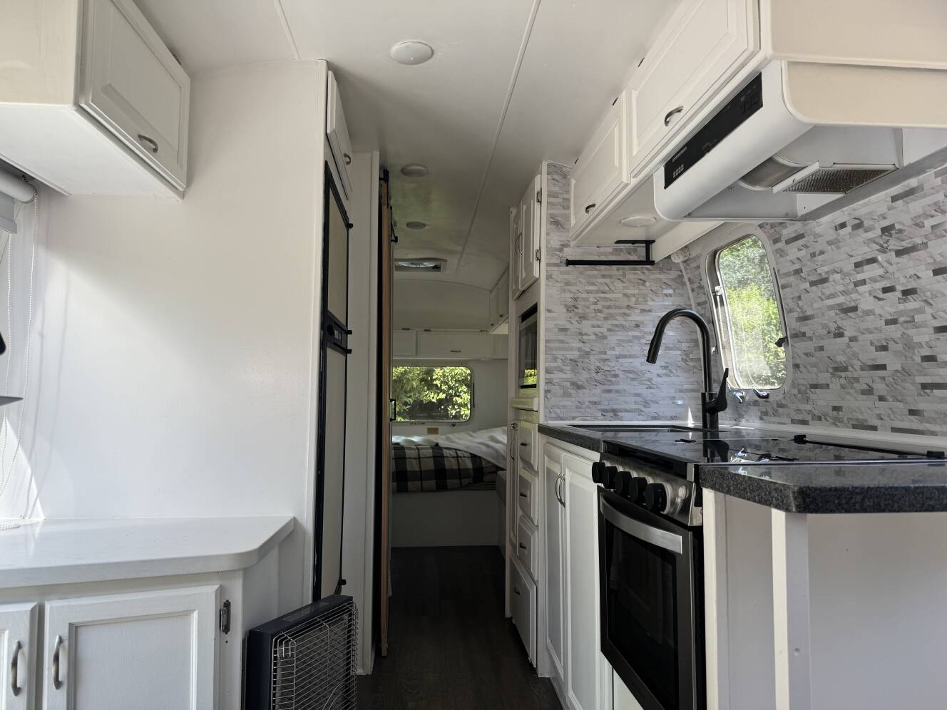 A photo of this 1991 Airstream EXCELLA 29
