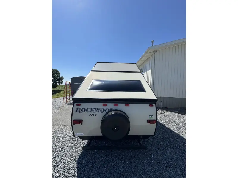 2017 FOREST RIVER ROCKWOOD PREMIER 214A HW
