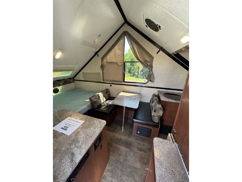 2017 FOREST RIVER ROCKWOOD PREMIER 214A HW