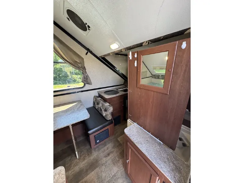 2017 FOREST RIVER ROCKWOOD PREMIER 214A HW