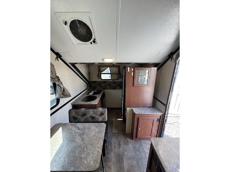2017 FOREST RIVER ROCKWOOD PREMIER 214A HW