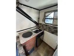 2017 FOREST RIVER ROCKWOOD PREMIER 214A HW