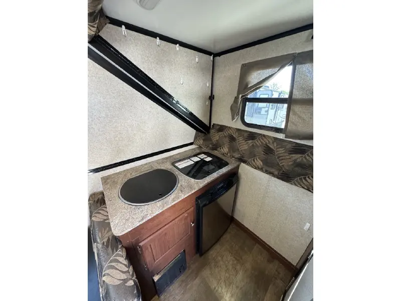 2017 FOREST RIVER ROCKWOOD PREMIER 214A HW