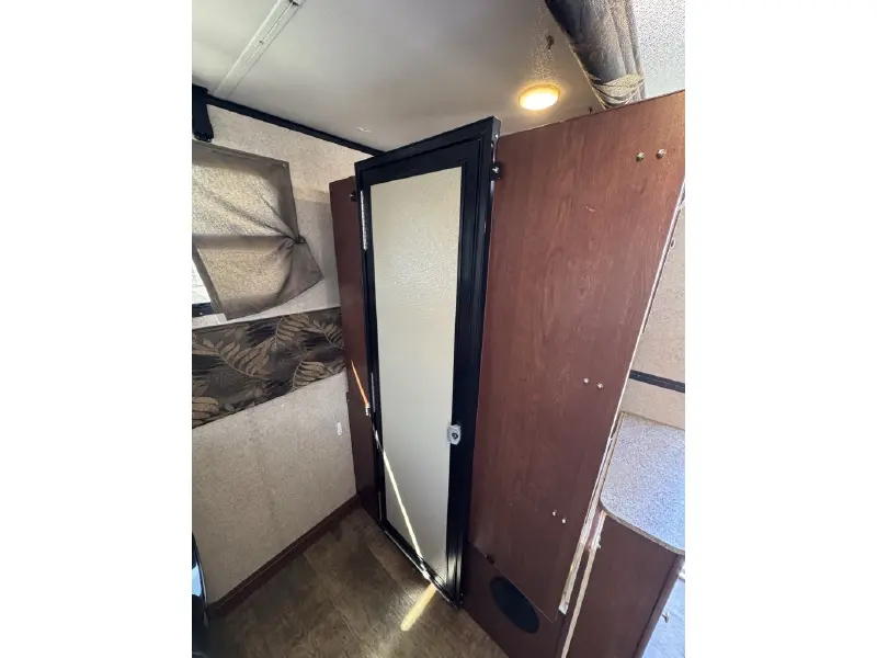 2017 FOREST RIVER ROCKWOOD PREMIER 214A HW