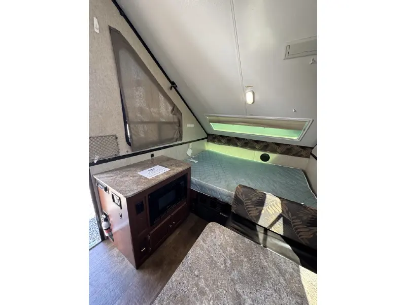2017 FOREST RIVER ROCKWOOD PREMIER 214A HW