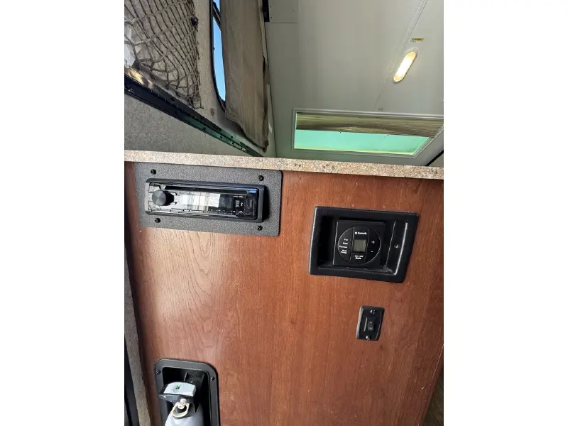 2017 FOREST RIVER ROCKWOOD PREMIER 214A HW