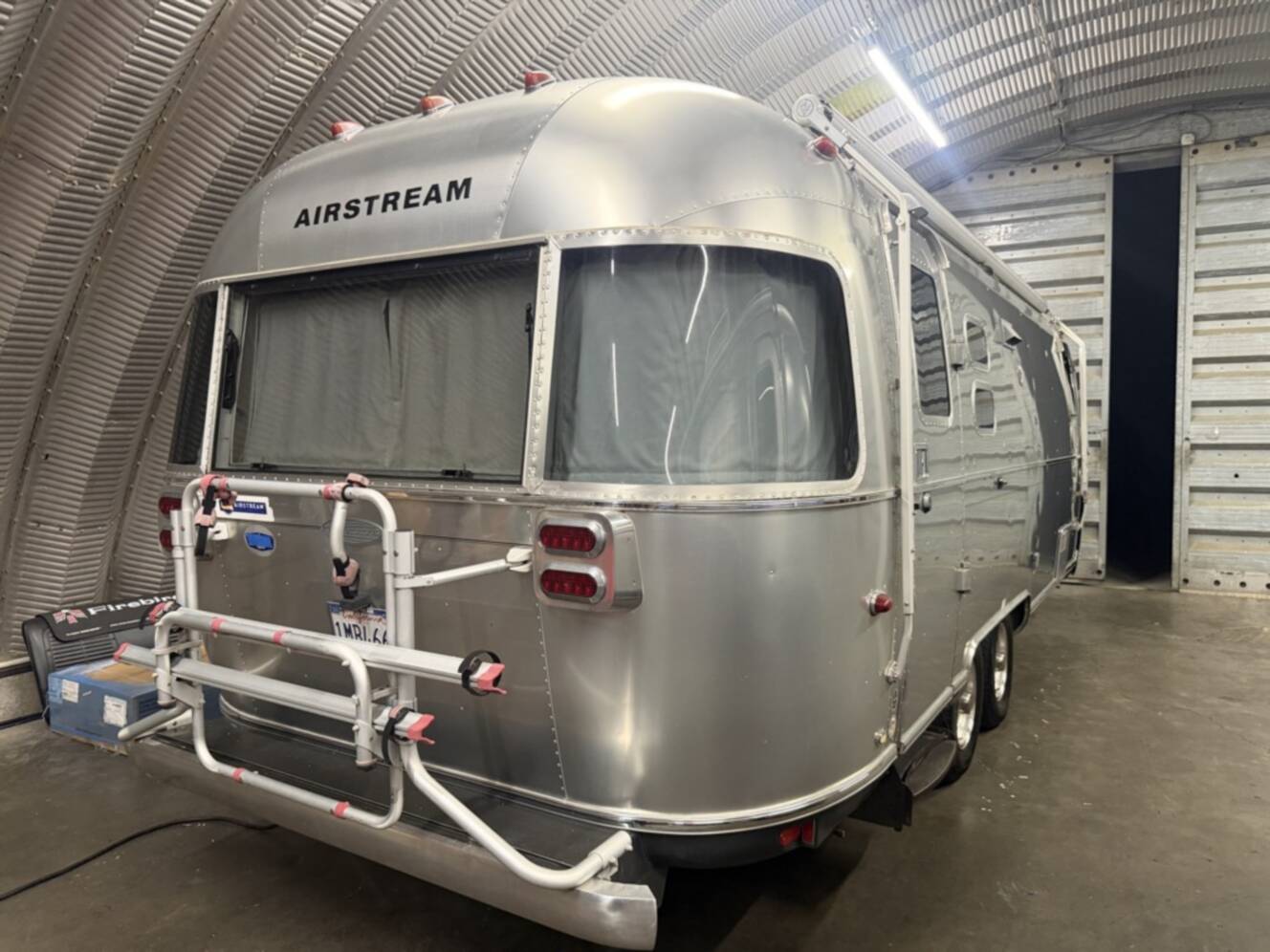 A photo of this 2010 Airstream FLYING CLOUD 25FB QUEEN