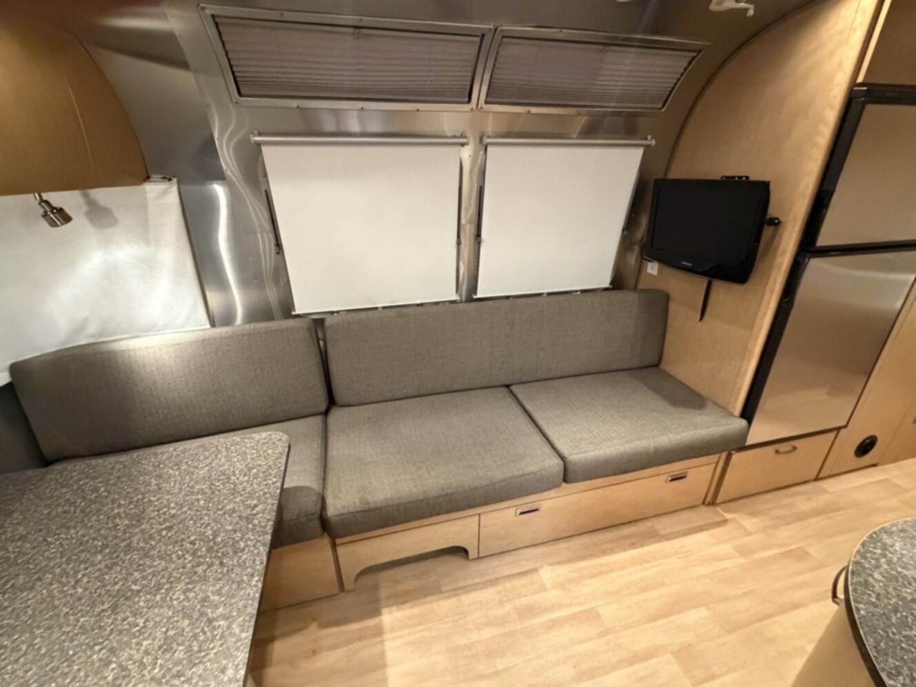 A photo of this 2010 Airstream FLYING CLOUD 25FB QUEEN