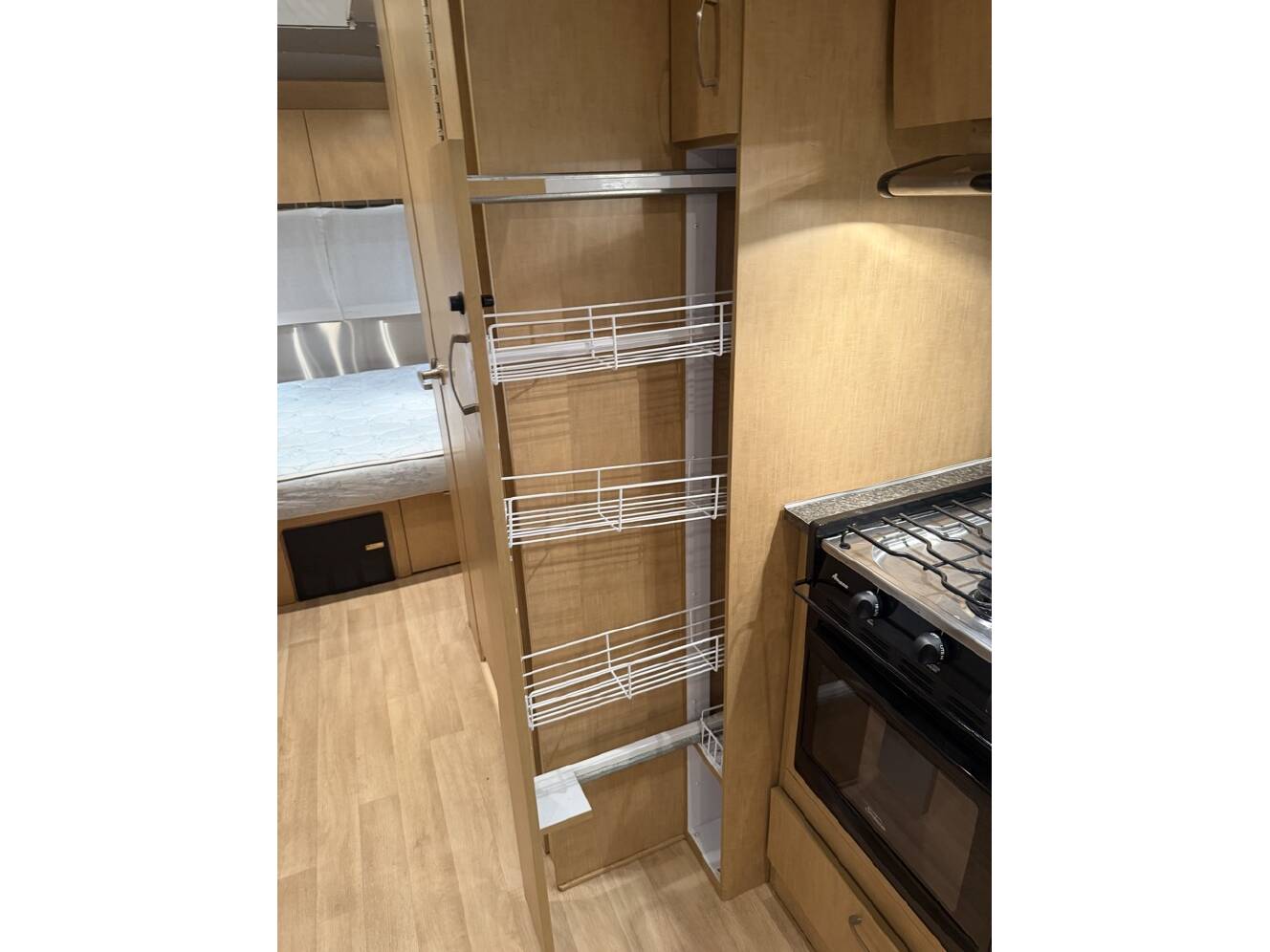 A photo of this 2010 Airstream FLYING CLOUD 25FB QUEEN