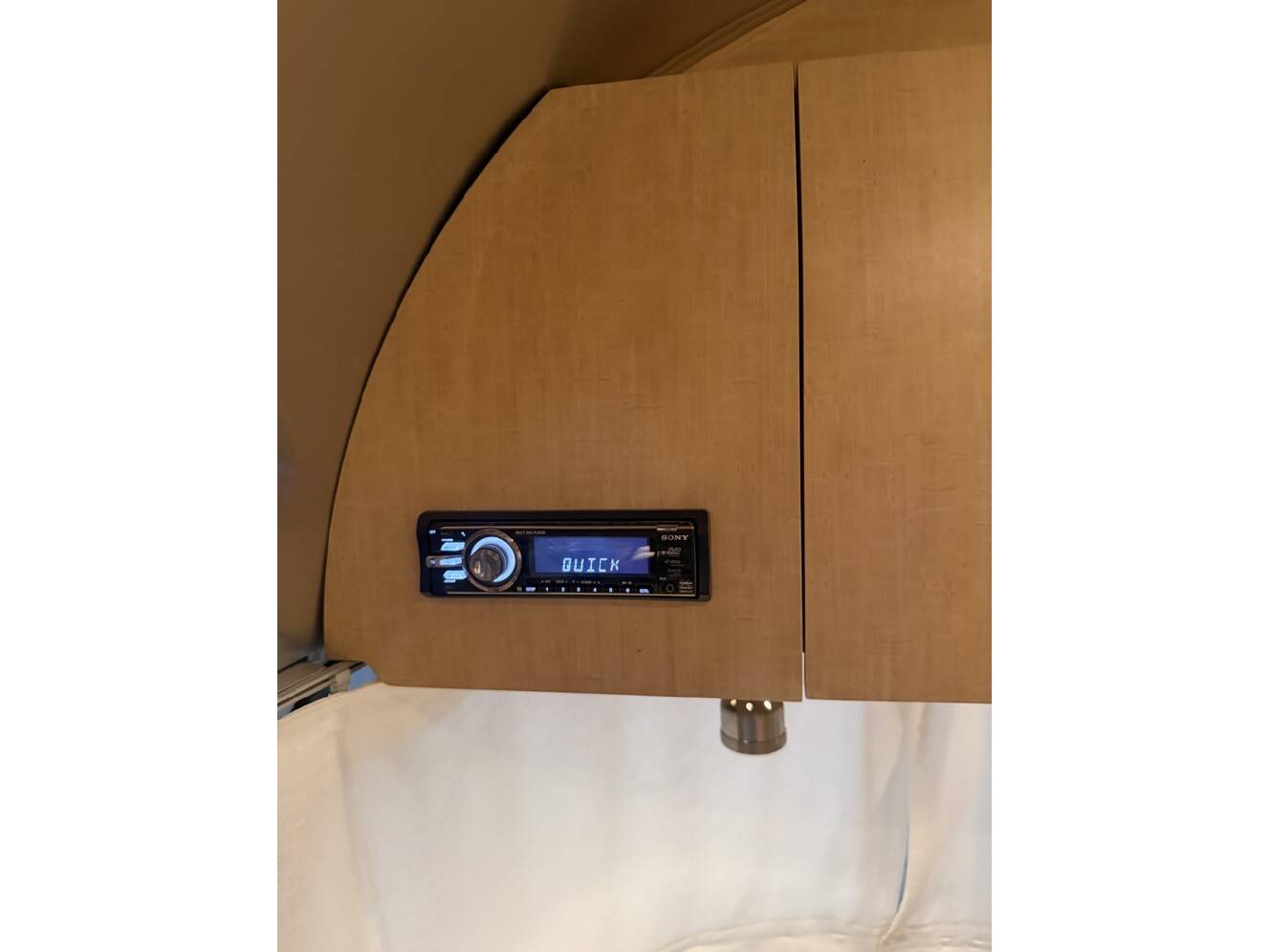A photo of this 2010 Airstream FLYING CLOUD 25FB QUEEN
