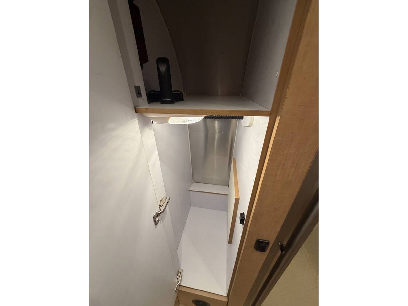 A photo of this 2010 Airstream FLYING CLOUD 25FB QUEEN