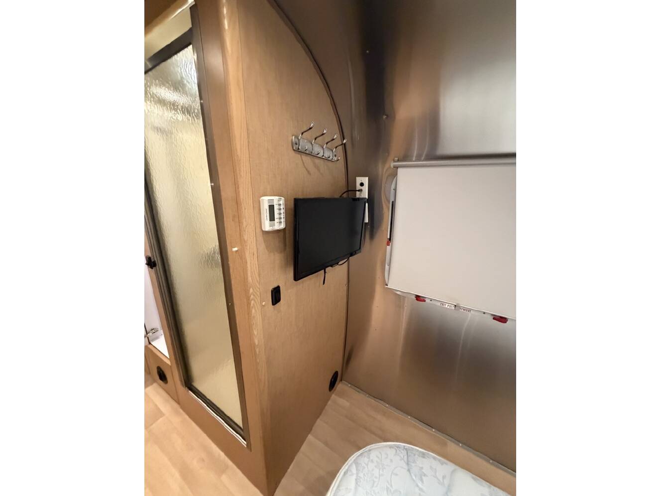 A photo of this 2010 Airstream FLYING CLOUD 25FB QUEEN