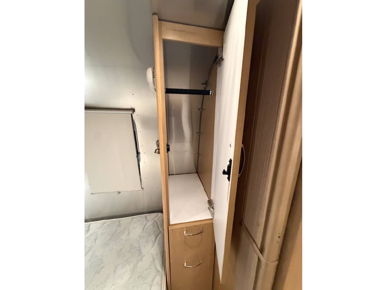 A photo of this 2010 Airstream FLYING CLOUD 25FB QUEEN