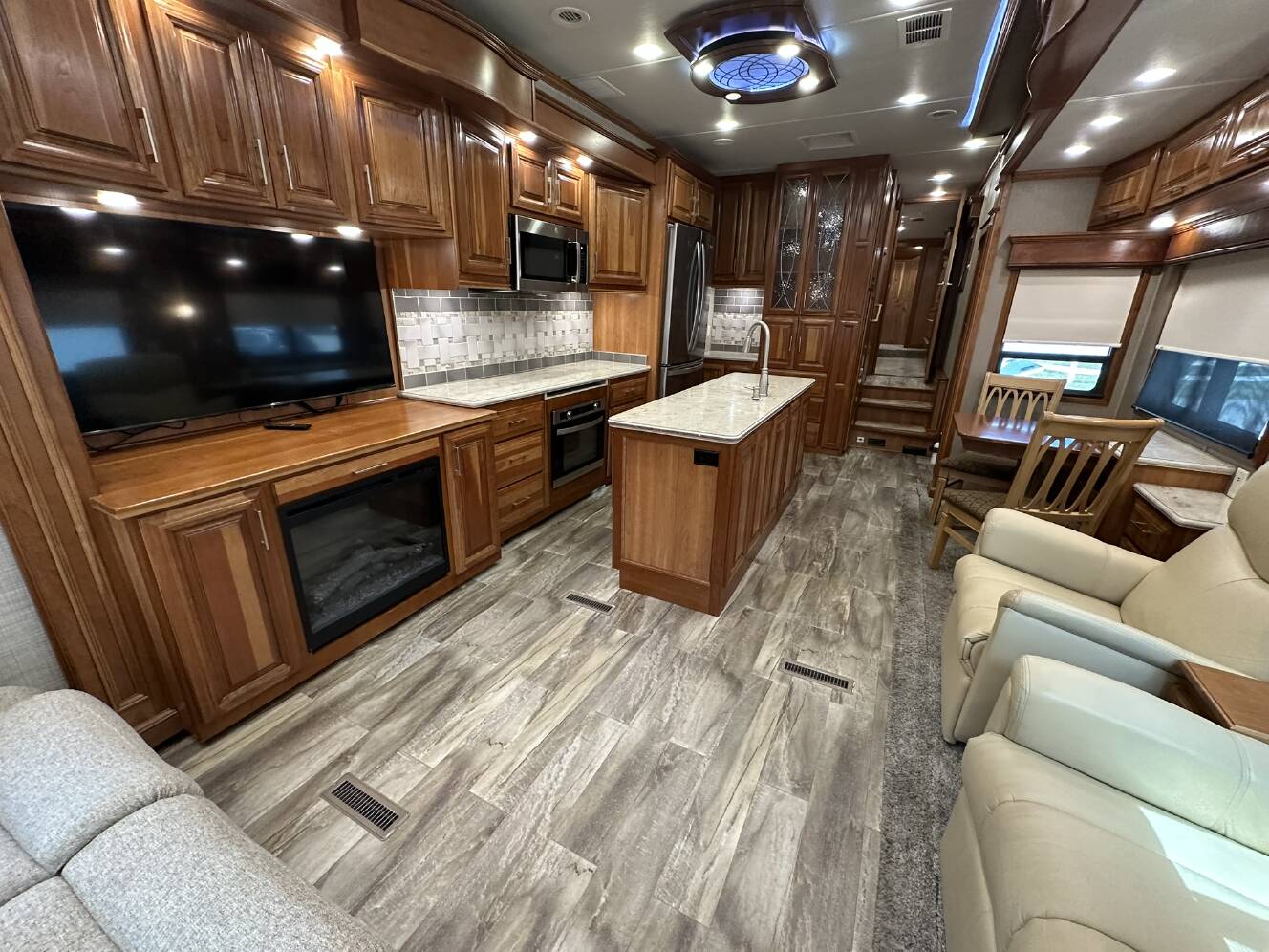 A photo of this 2018 DRV MOBILE SUITES 38RSSA