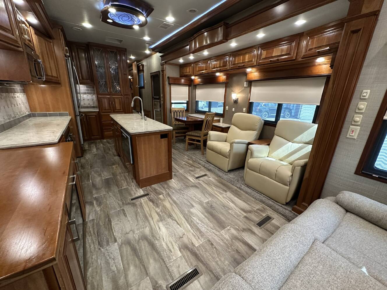 A photo of this 2018 DRV MOBILE SUITES 38RSSA