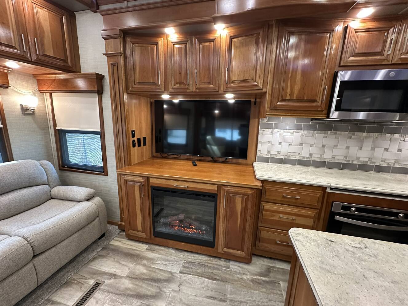 A photo of this 2018 DRV MOBILE SUITES 38RSSA