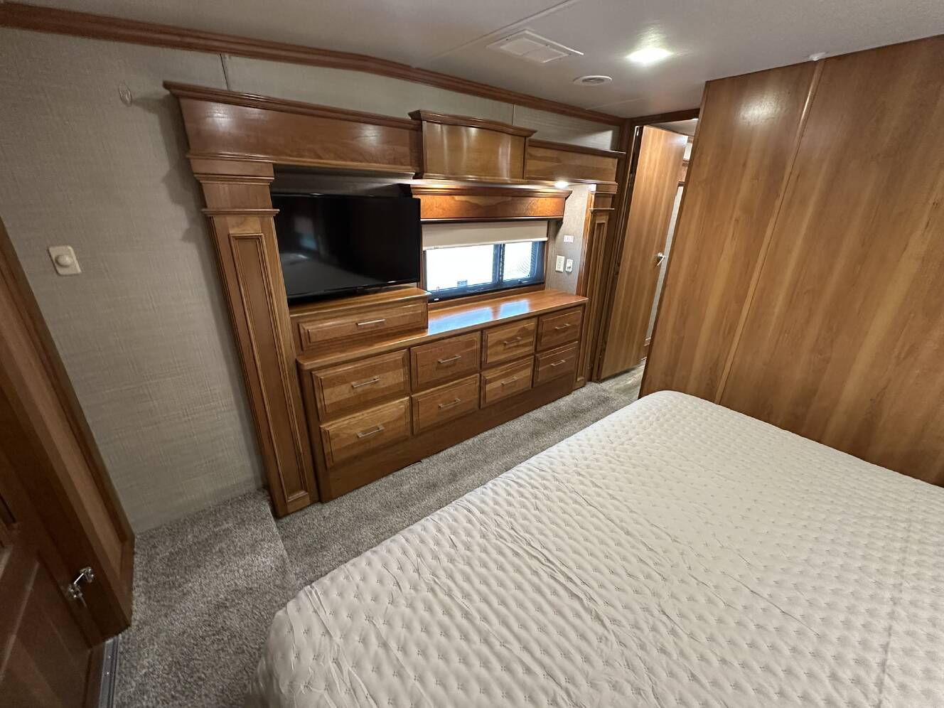 A photo of this 2018 DRV MOBILE SUITES 38RSSA
