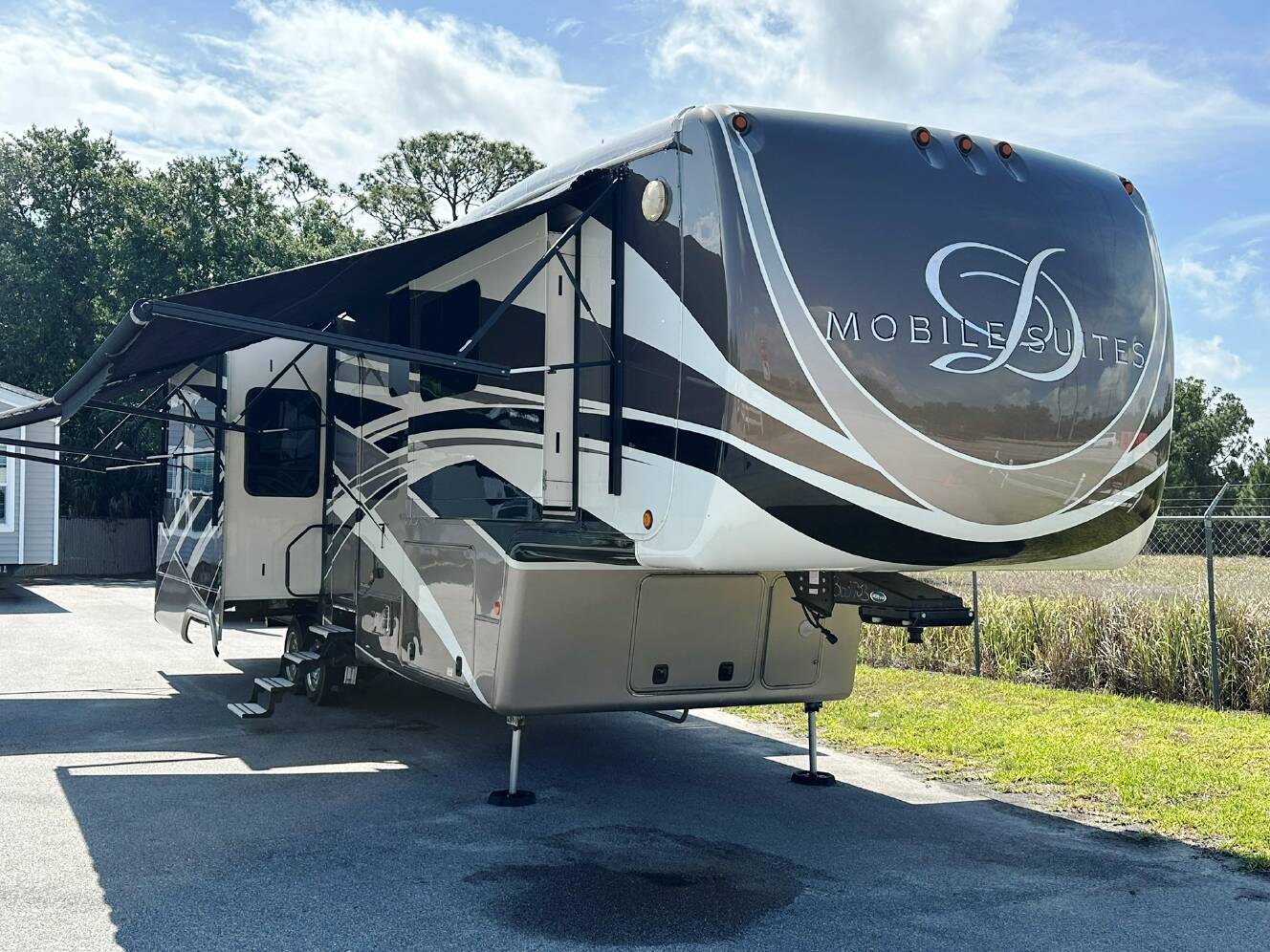 A photo of this 2018 DRV MOBILE SUITES 38RSSA