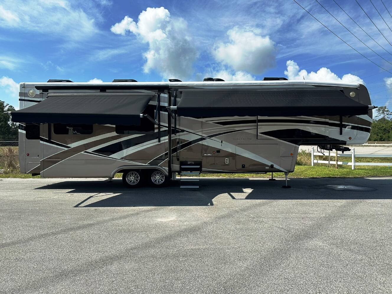 A photo of this 2018 DRV MOBILE SUITES 38RSSA