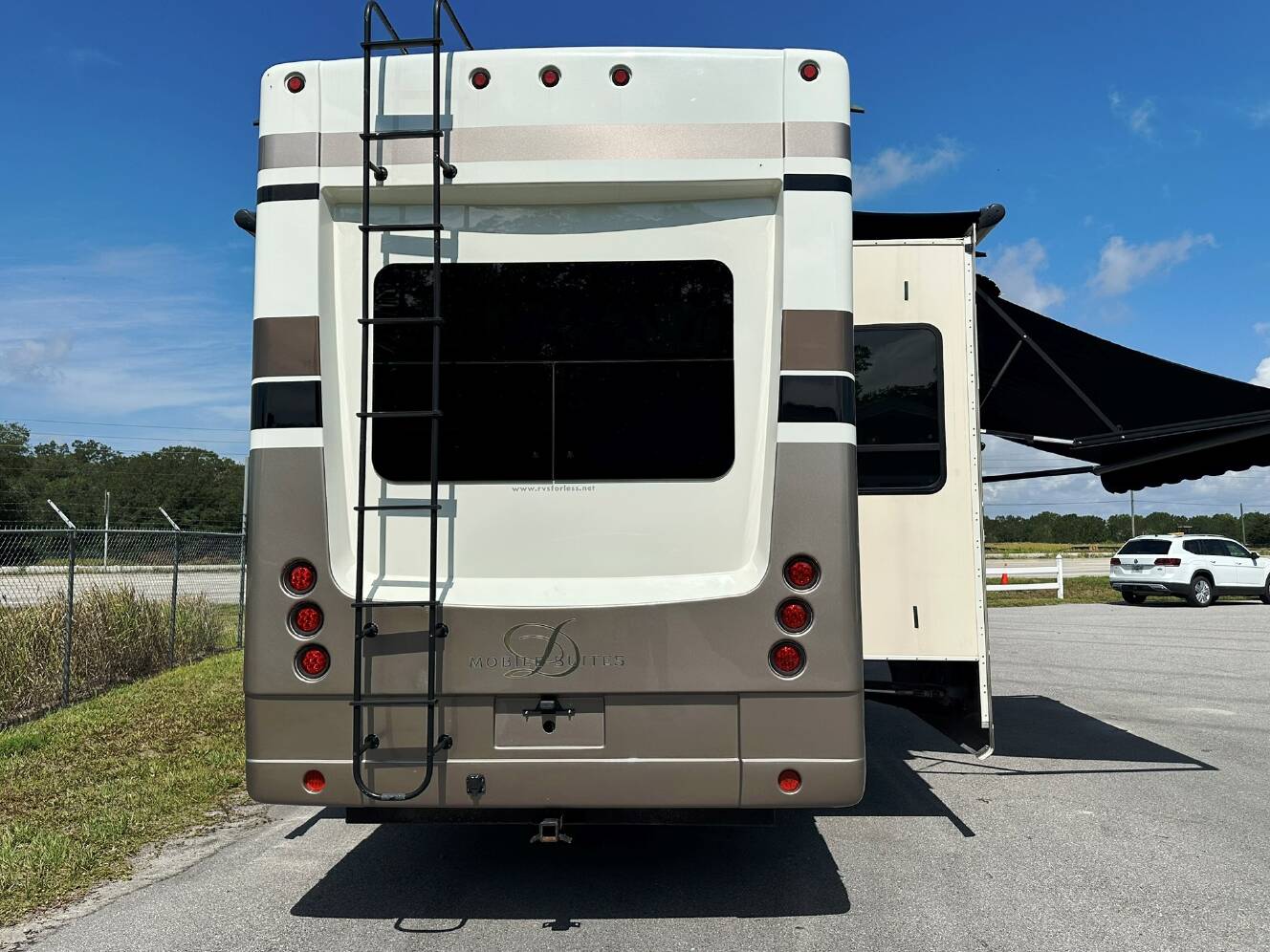 A photo of this 2018 DRV MOBILE SUITES 38RSSA