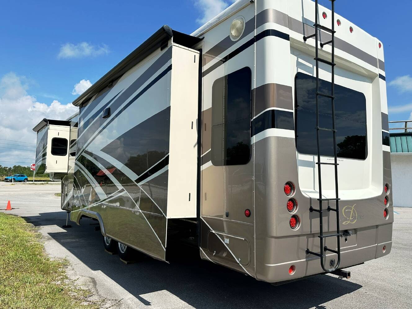 A photo of this 2018 DRV MOBILE SUITES 38RSSA