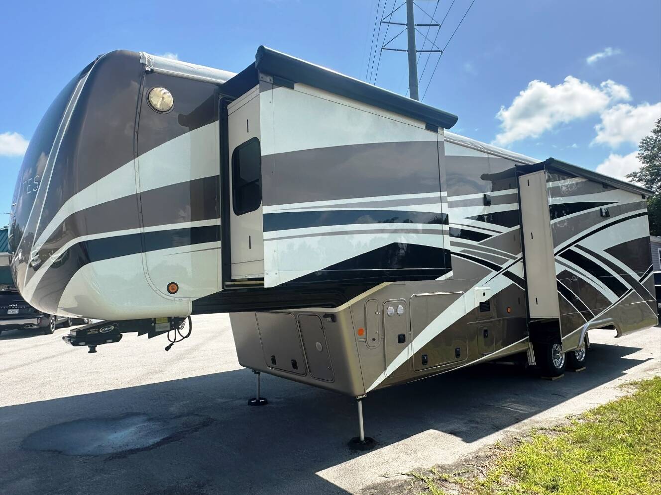 A photo of this 2018 DRV MOBILE SUITES 38RSSA