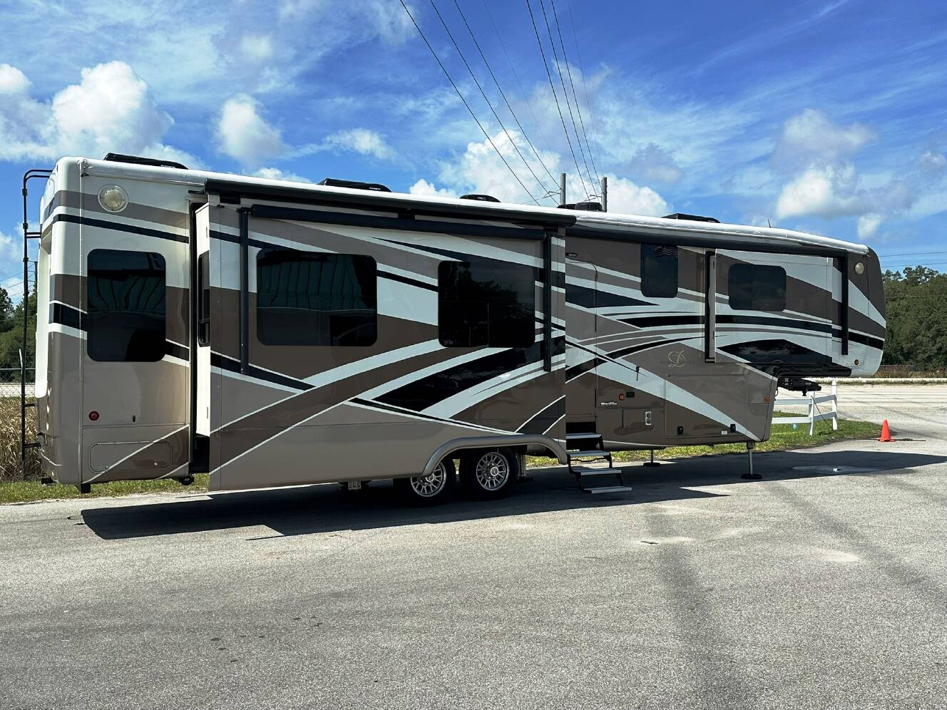 A photo of this 2018 DRV MOBILE SUITES 38RSSA