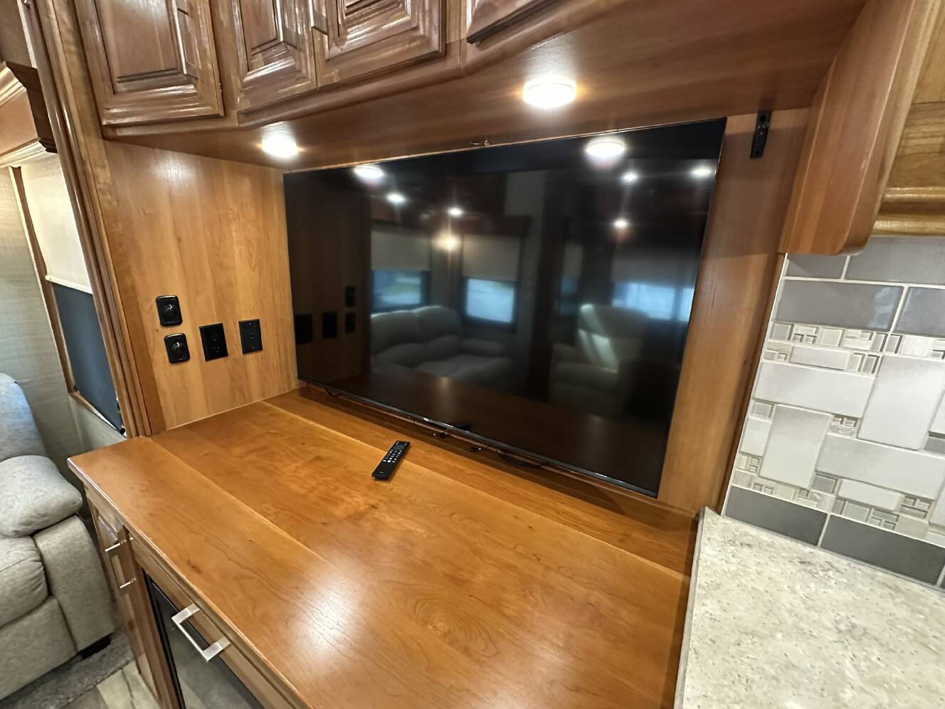 A photo of this 2018 DRV MOBILE SUITES 38RSSA