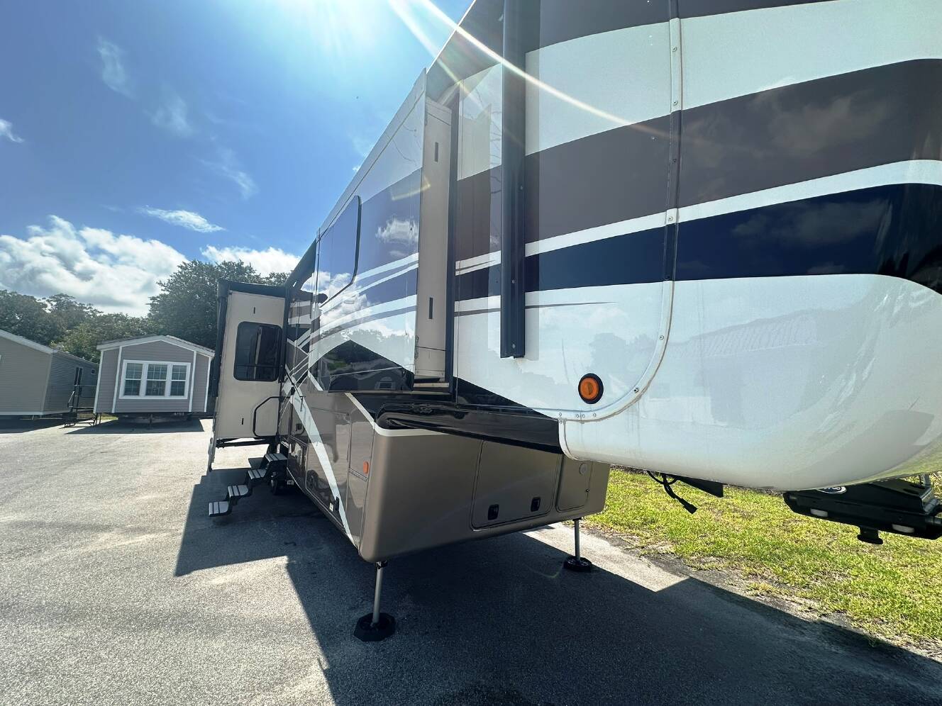 A photo of this 2018 DRV MOBILE SUITES 38RSSA