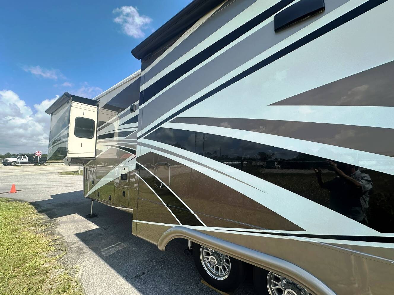 A photo of this 2018 DRV MOBILE SUITES 38RSSA