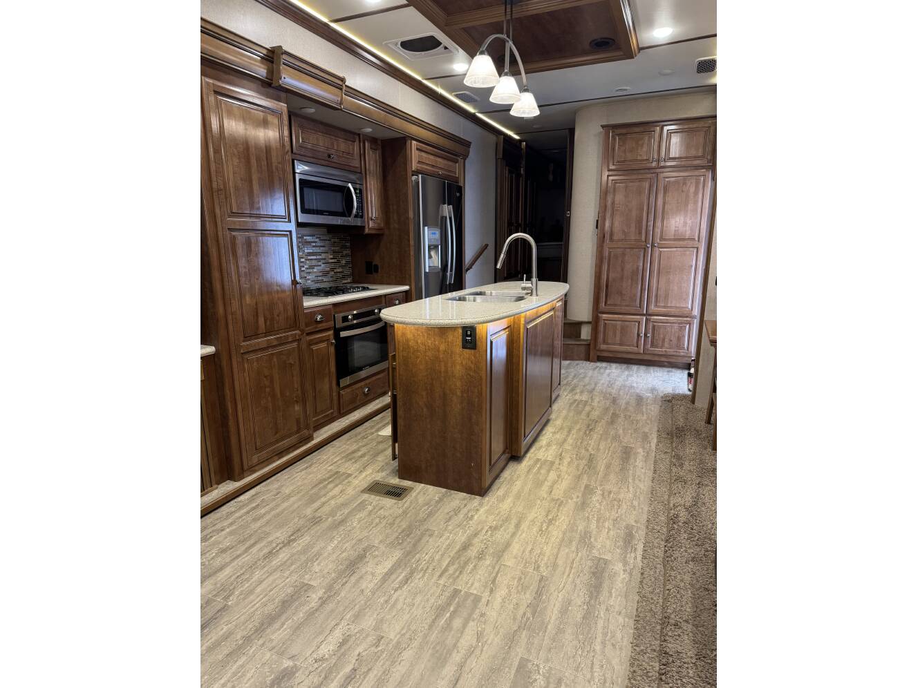A photo of this 2017 Redwood REDWOOD 3821RL