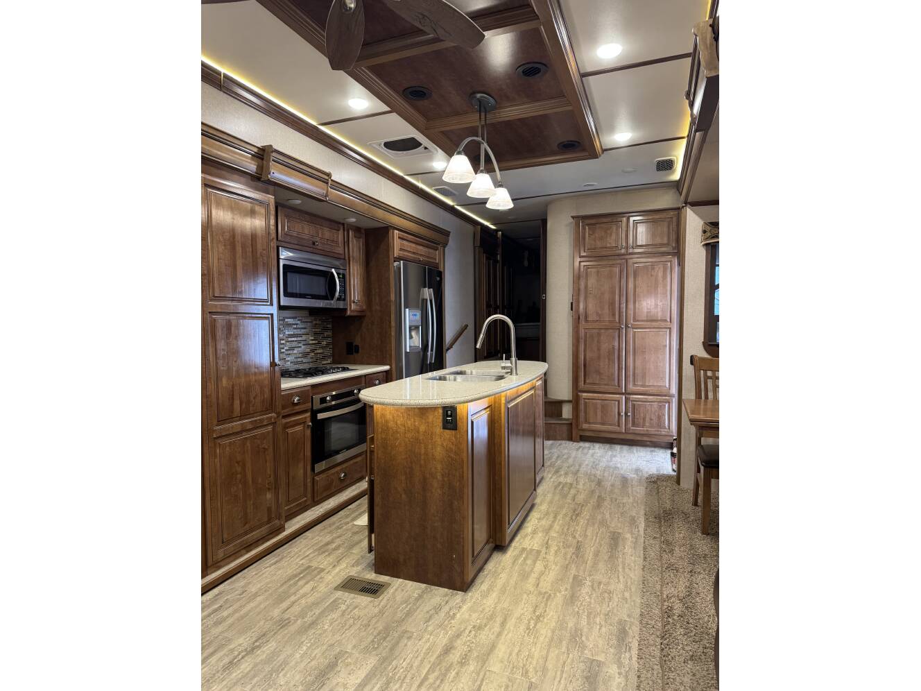 A photo of this 2017 Redwood REDWOOD 3821RL