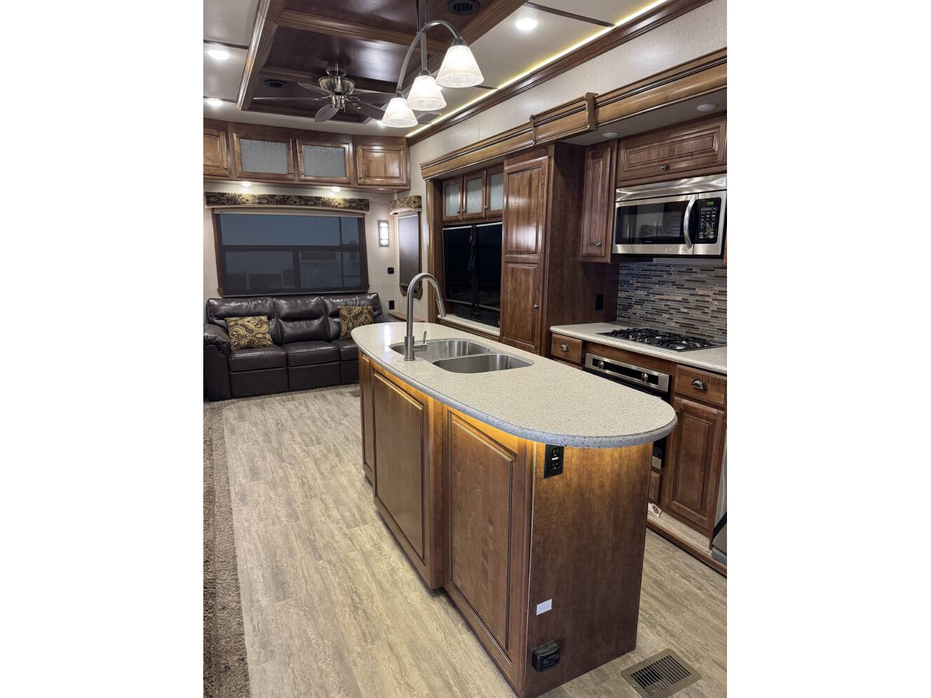 A photo of this 2017 Redwood REDWOOD 3821RL