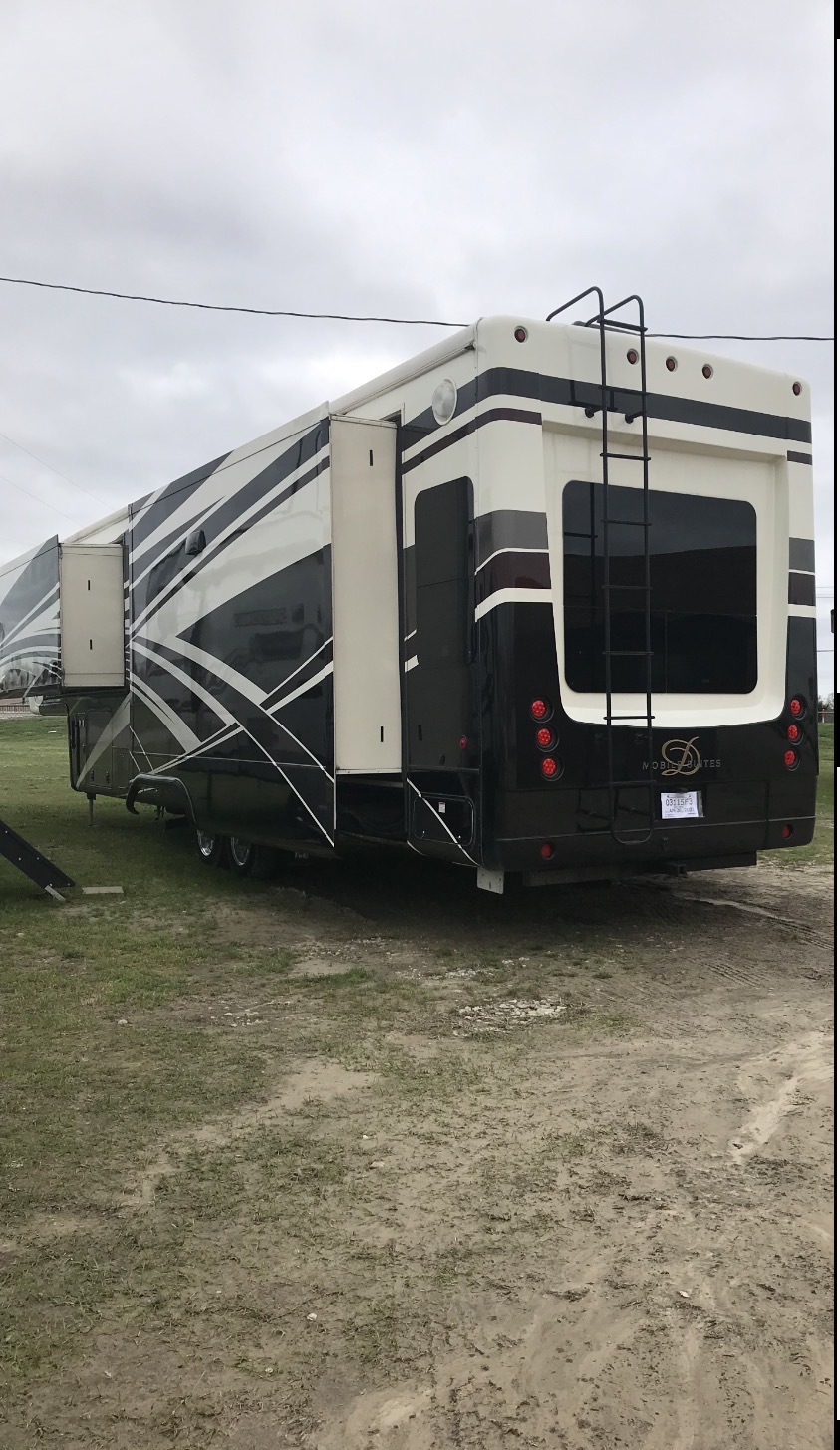 2017 DRV MOBILE SUITES 38KSSB4 RV
