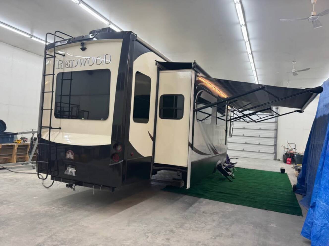 A photo of this 2017 Redwood REDWOOD 3821RL
